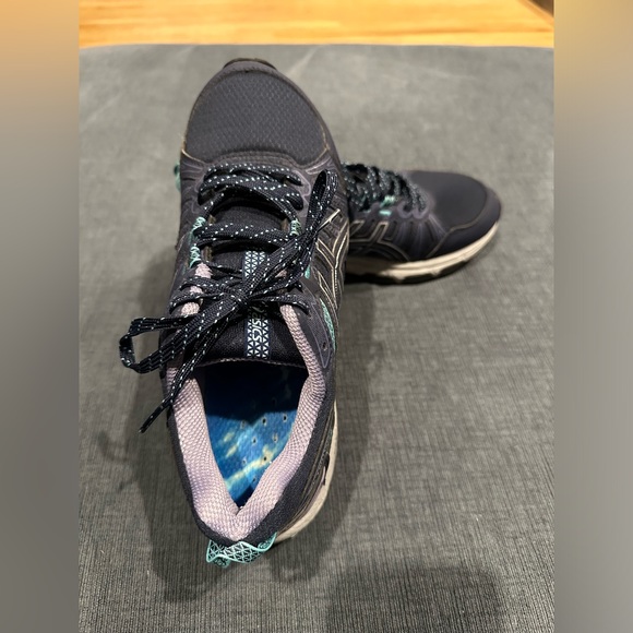 Women's sneakers - Picture 2 of 5